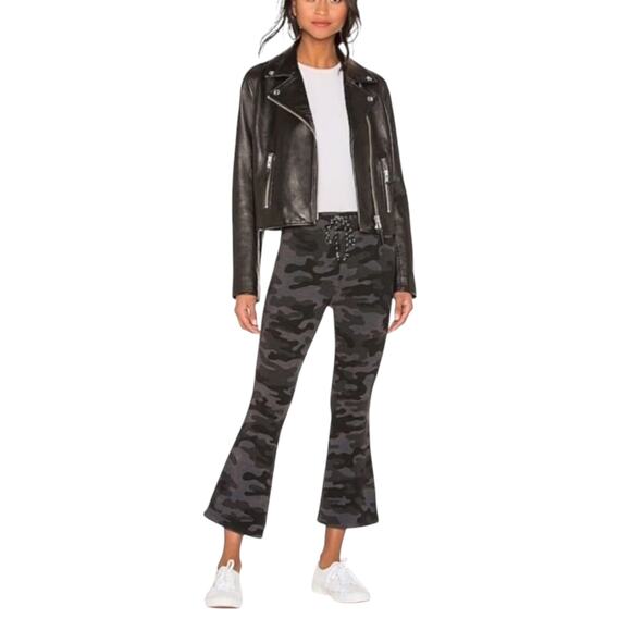 SUNDRY Camo Kick Flare Pants Size 0 - Picture 2 of 11